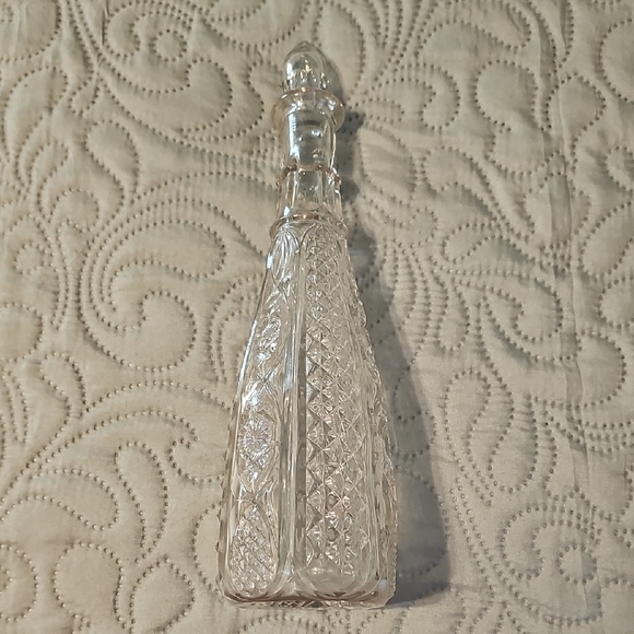 Other - Elegant Clear Glass Patterned Decanter